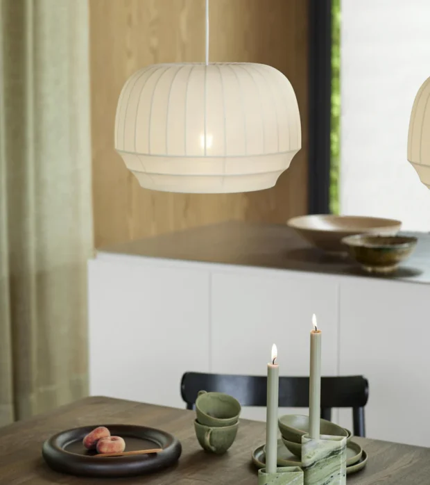 Tradition-lamp_small_Monolith_Observe_dining-Northern_ph_Chris_Tonnesen-High-res