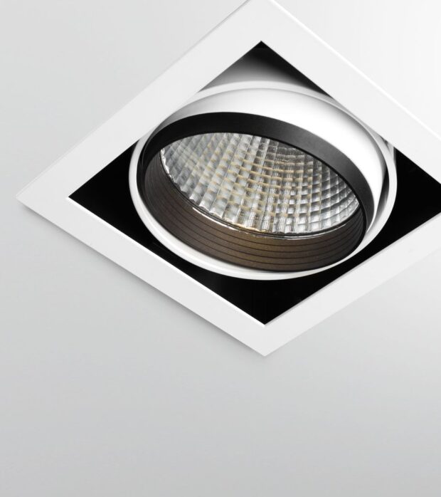 Max 1.0 White angle 3