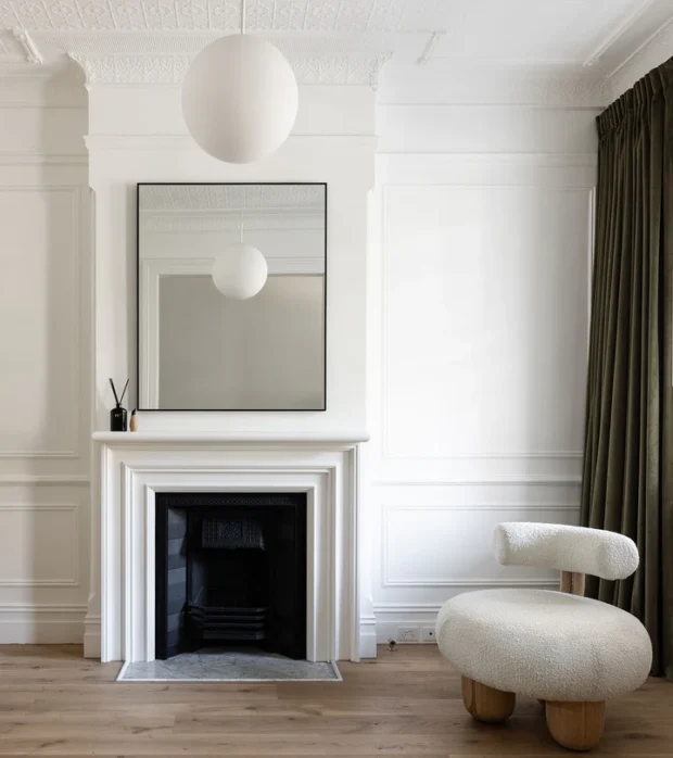 lightingrepublic-orb-maxpendantlight-extralarge-white-insitu-001_720x