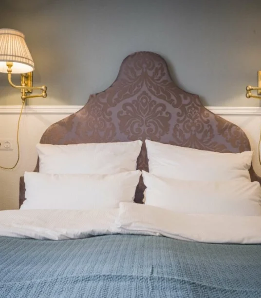 henri_hotel_berlin_kabinett_bett_nah1-1-1024x683
