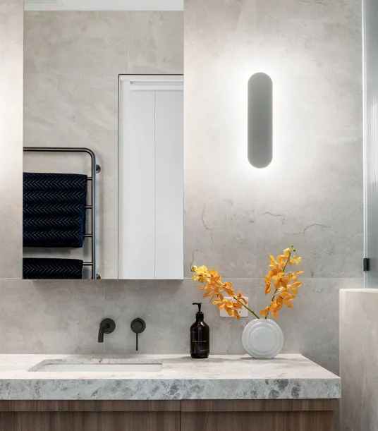 lightingrepublic-shadow-long-wall-light-insitu-004_900x